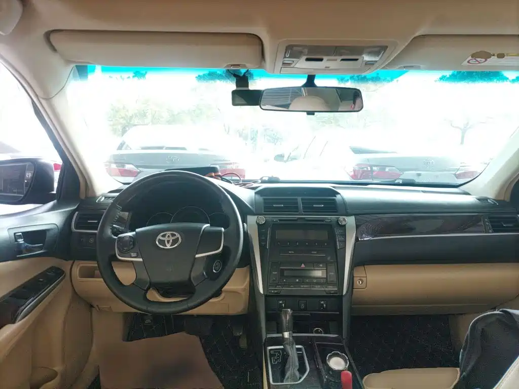 Camry 2.0 G 10 th Anniversary Commemorative Leading