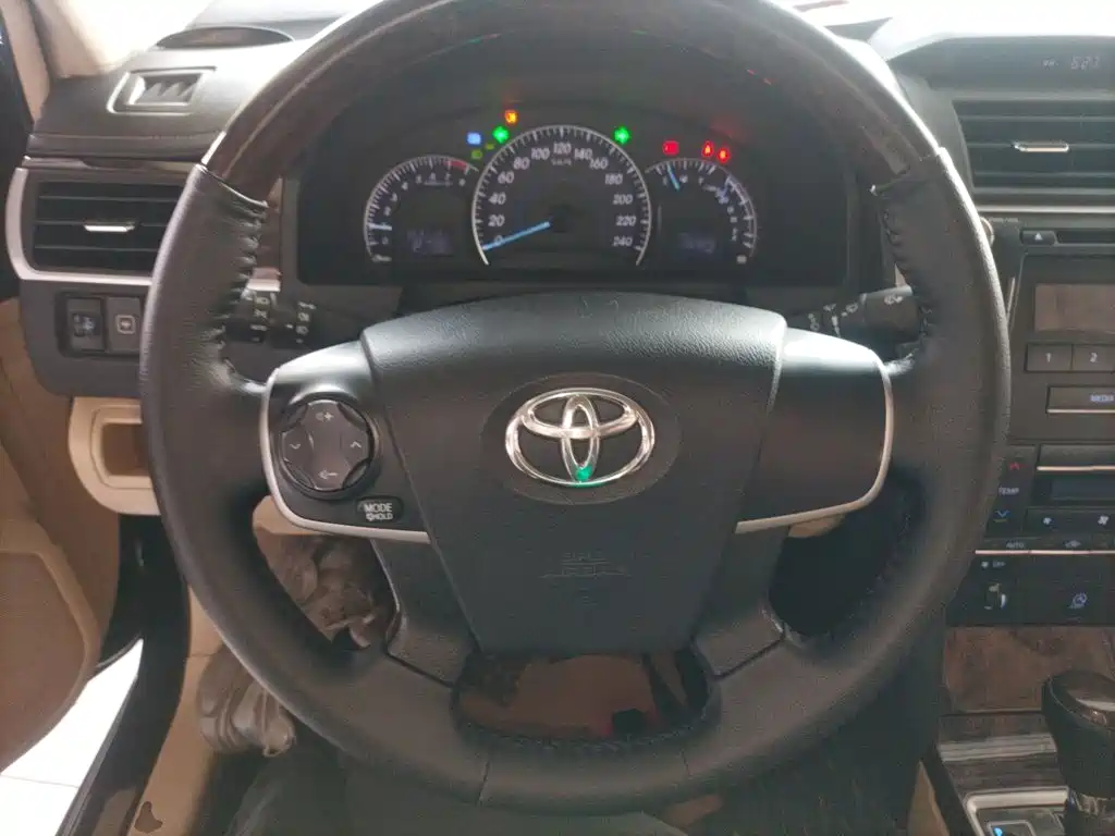 Camry 2.0 G 10 th Anniversary Commemorative Leading