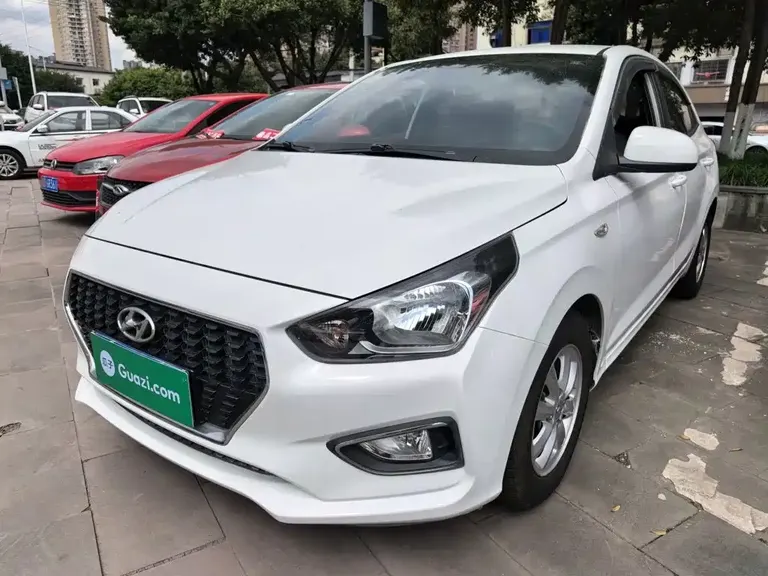Hyundai Accent 1.4 L Manual Radiant CN-V