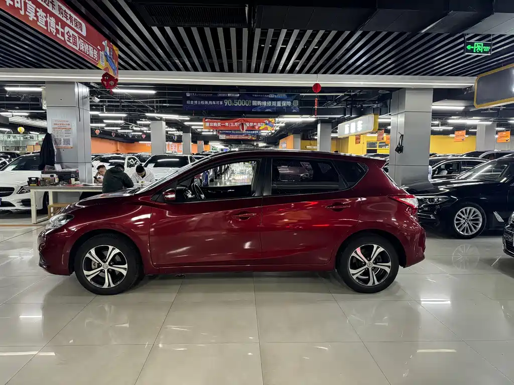 Tiida 1.6 L CVT Smart Travel
