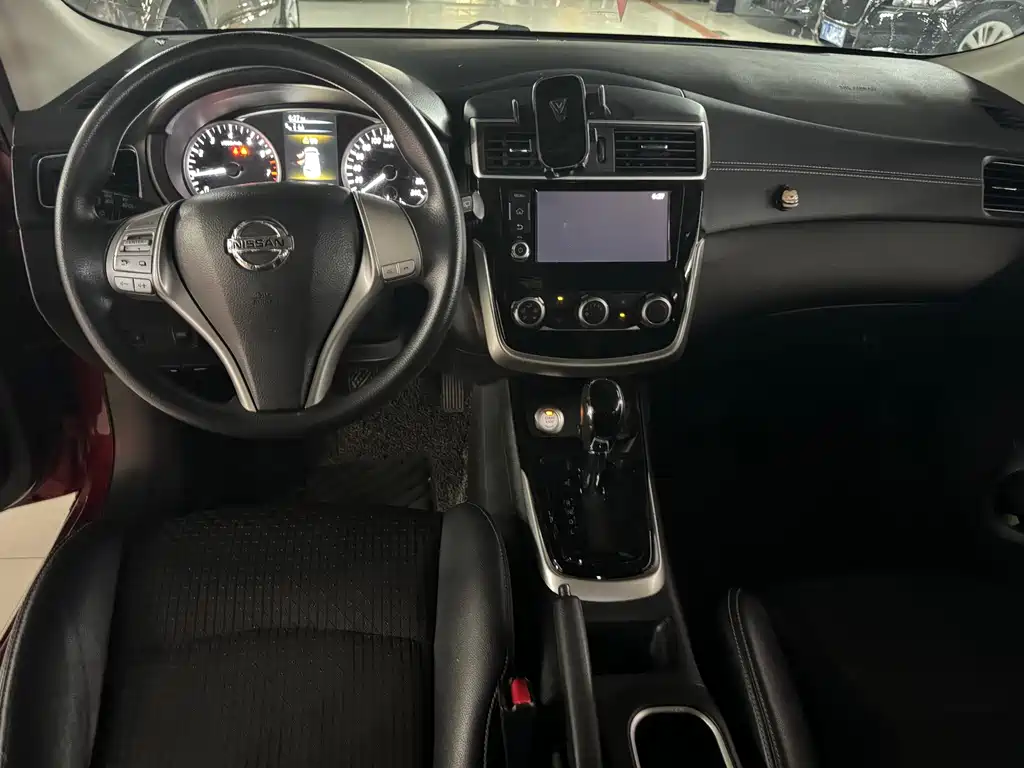Tiida 1.6 L CVT Smart Travel