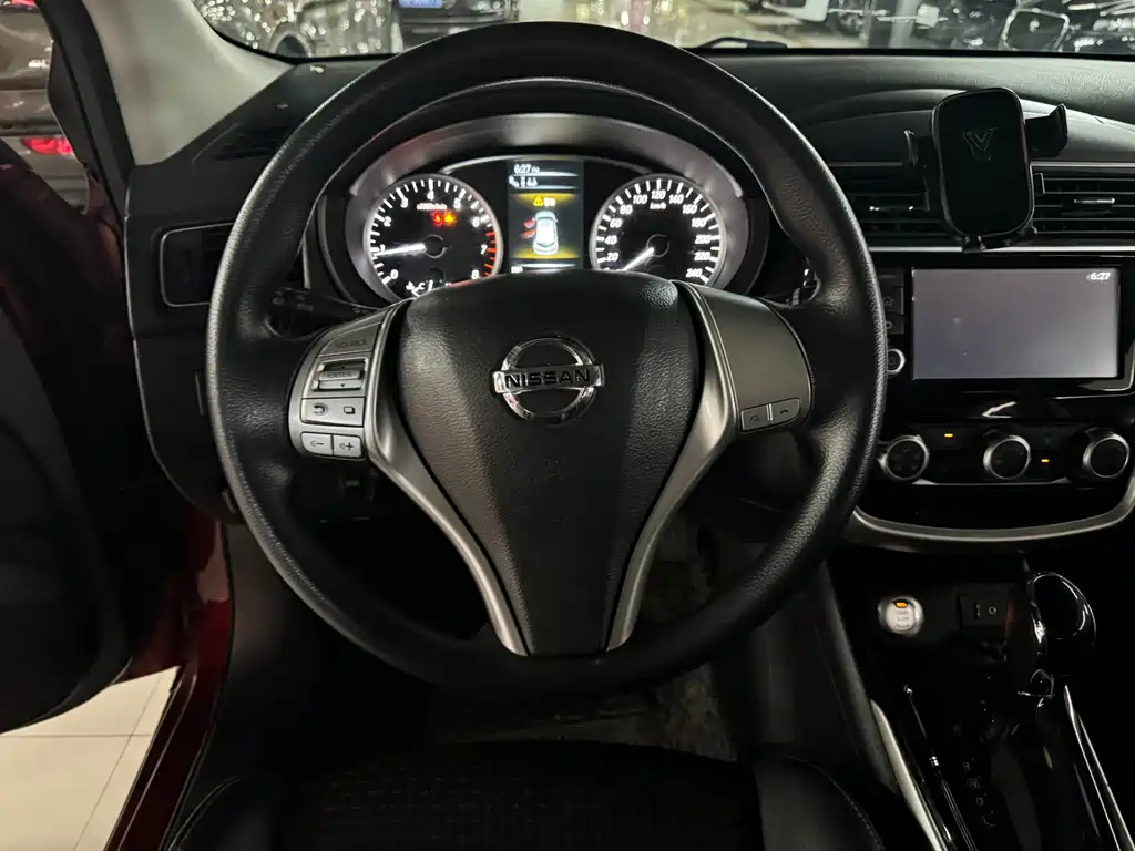 Tiida 1.6 L CVT Smart Travel
