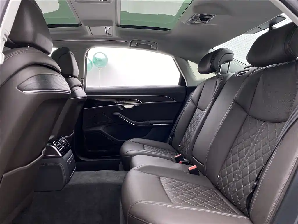 Audi A8 A8 L 50 TFSI quattro Select