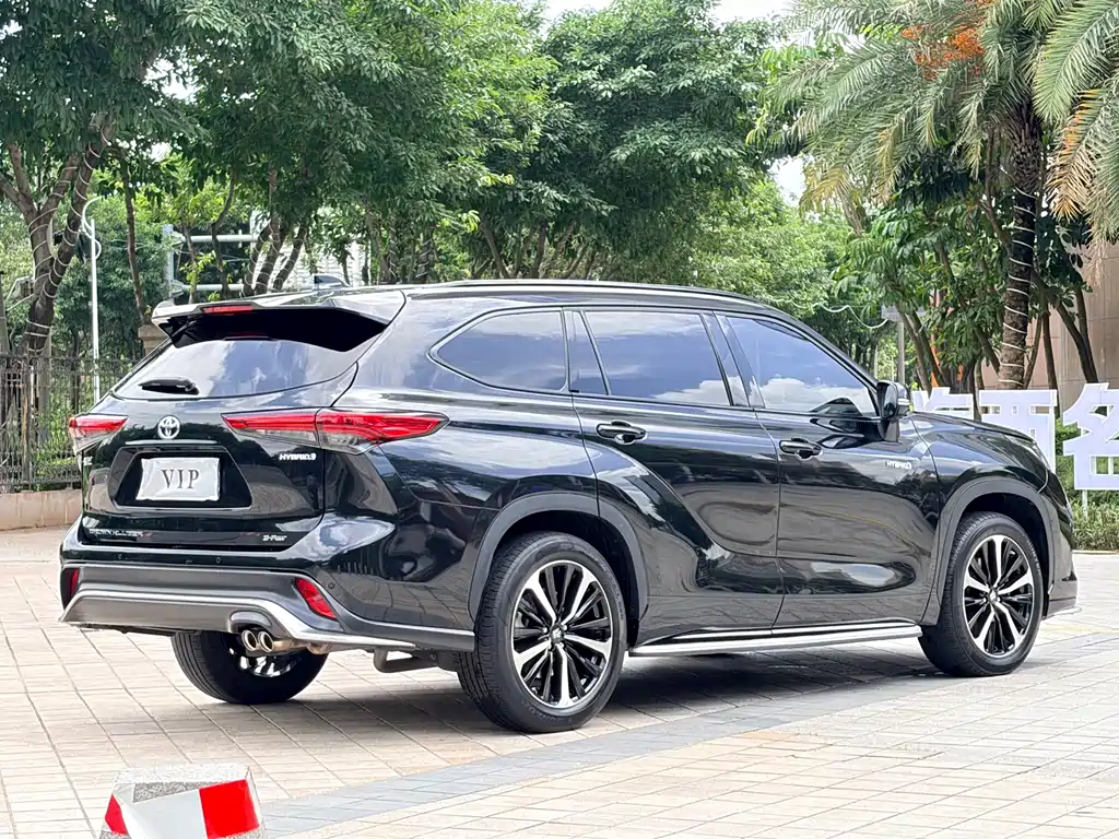 Crown Kluger 2.5 L HEV 4 WD Distinguished