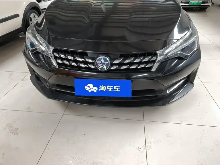 Venucia D60 启辰D60 2019款 十万荣耀 1.6 L Entry 手动辰尚版 国VI