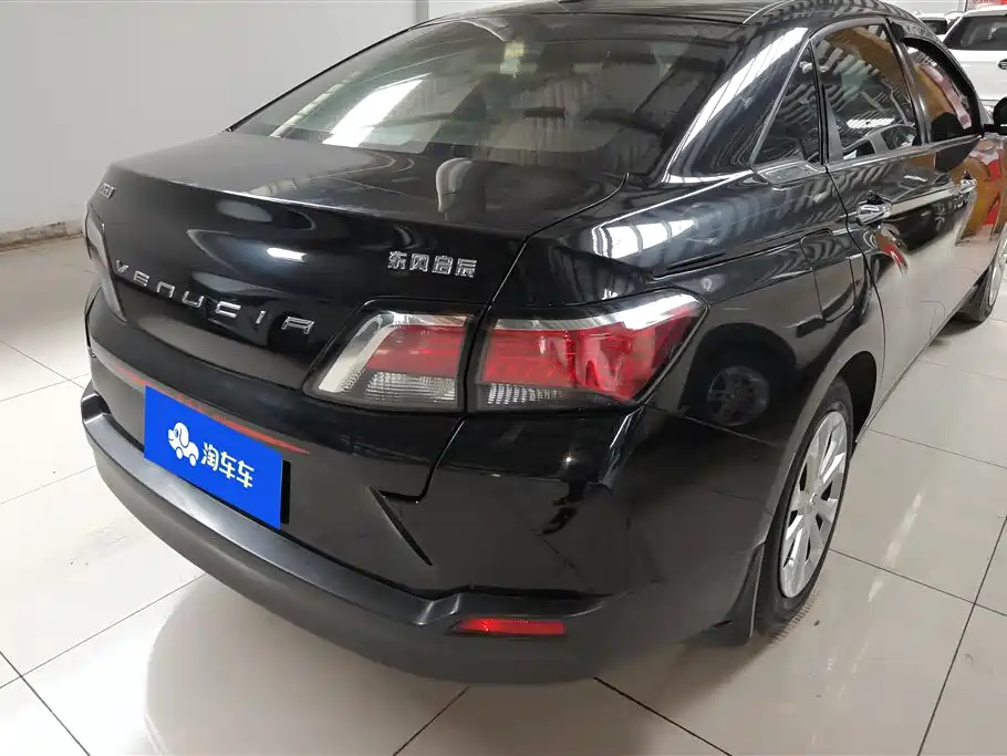 Venucia D60 启辰D60 2019款 十万荣耀 1.6 L Entry 手动辰尚版 国VI