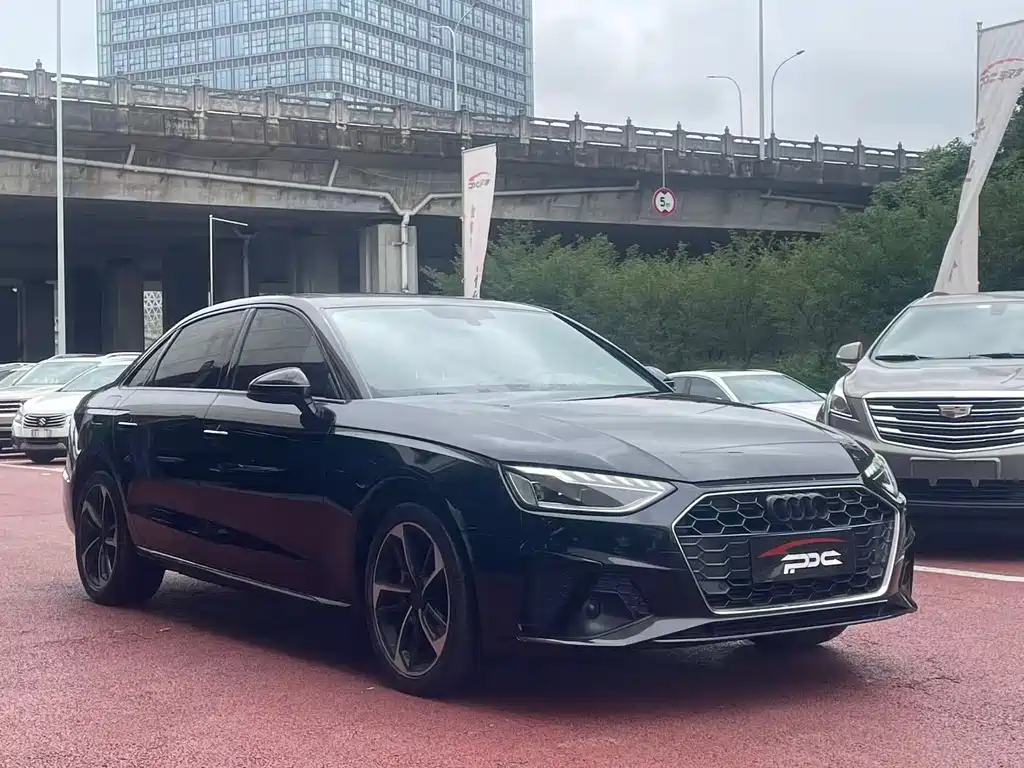 Audi A4 L 40 TFSI Luxury Dynamic