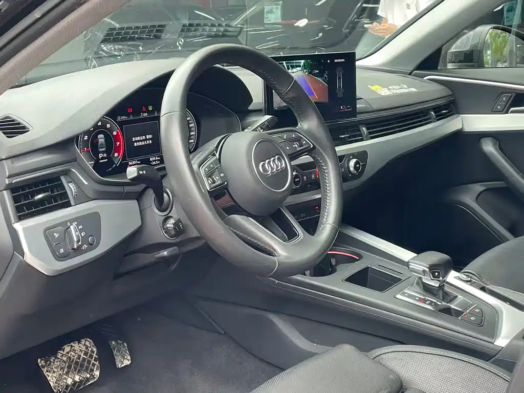 Audi A4 L 40 TFSI Luxury Dynamic