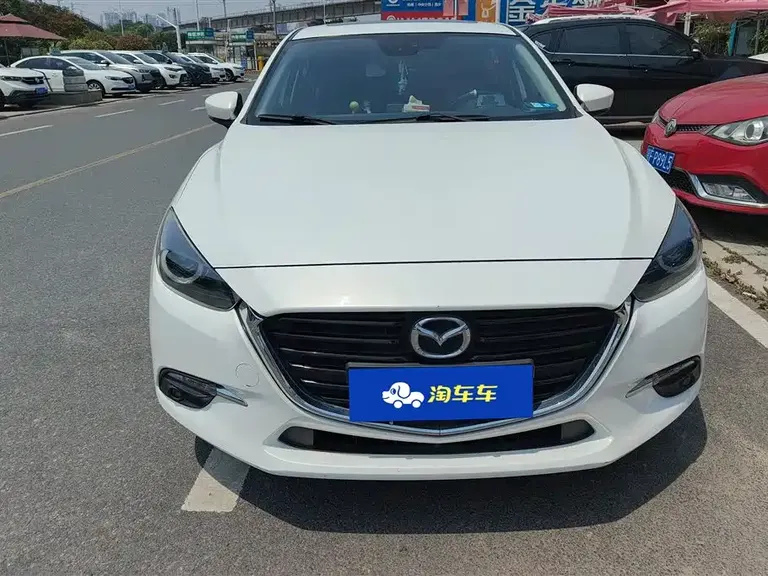 Mazda 3 Axela Hatchback 2.0 L Auto Luxury CN-V