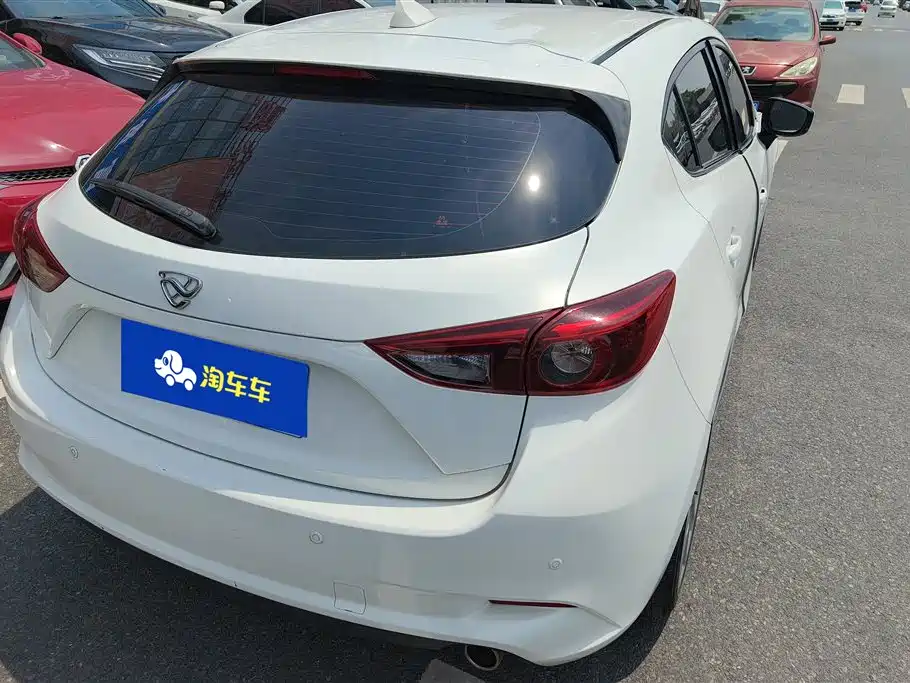 Mazda 3 Axela Hatchback 2.0 L Auto Luxury CN-V
