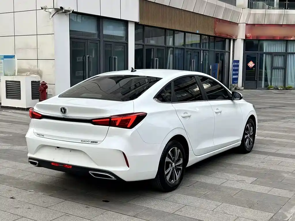 Eado PLUS 1.6 L GDI Auto Luxury