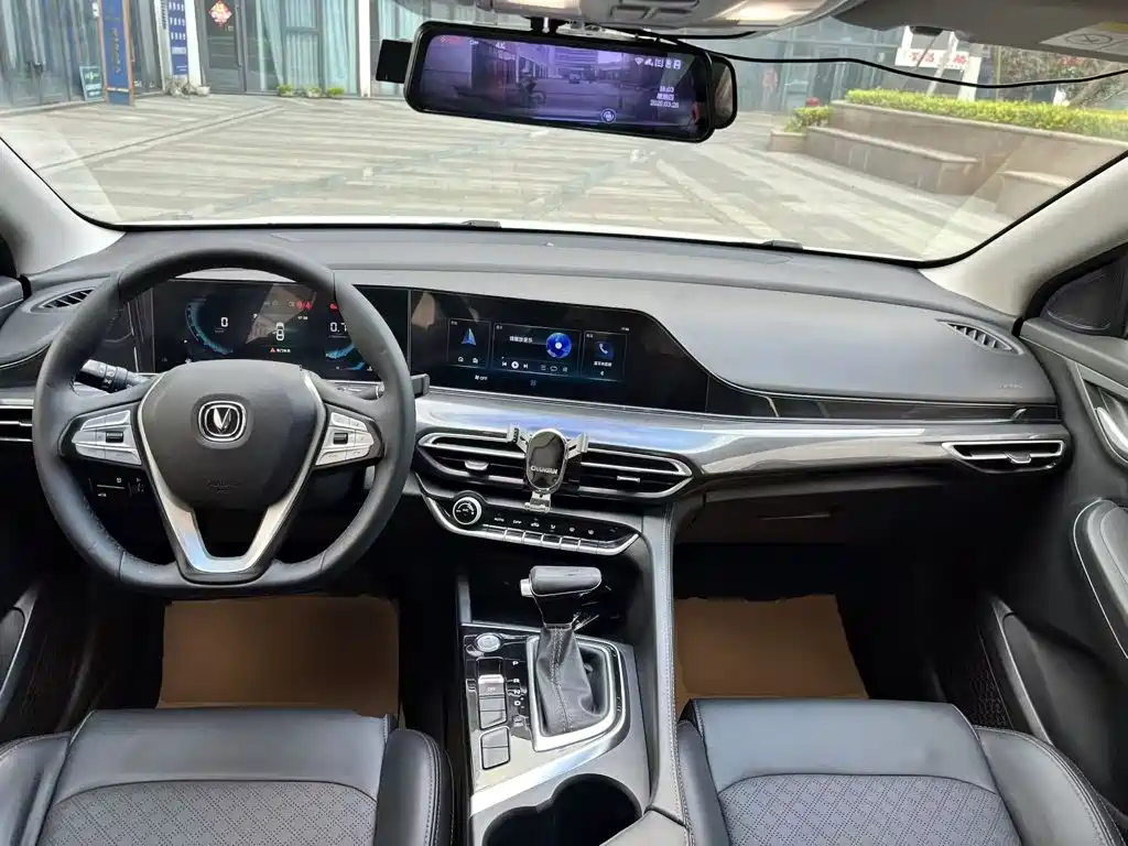 Eado PLUS 1.6 L GDI Auto Luxury