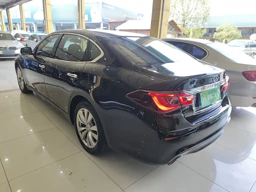 Infiniti Q70 Q70 L 2.0 T Elite