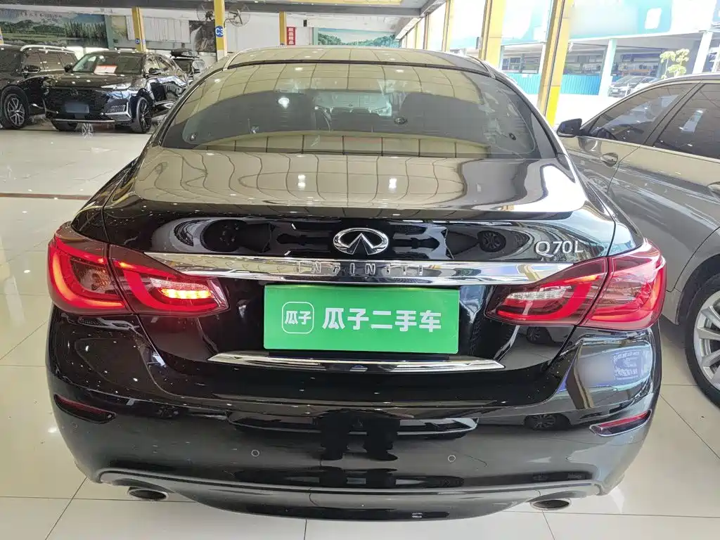 Infiniti Q70 Q70 L 2.0 T Elite