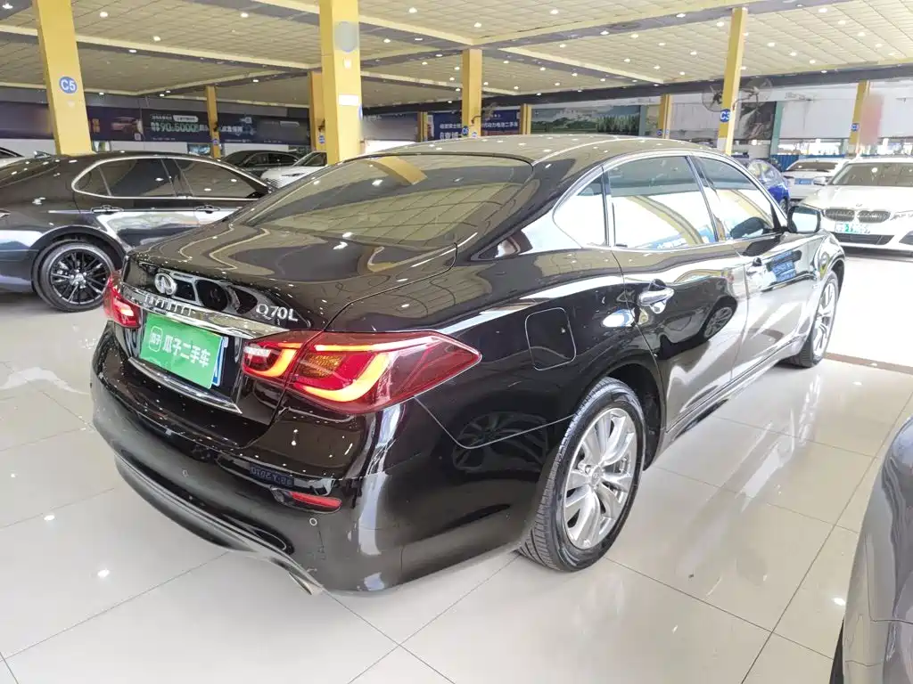 Infiniti Q70 Q70 L 2.0 T Elite