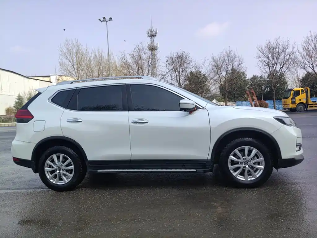 X-Trail 2.0 L CVT Connected Comfort 2 WD