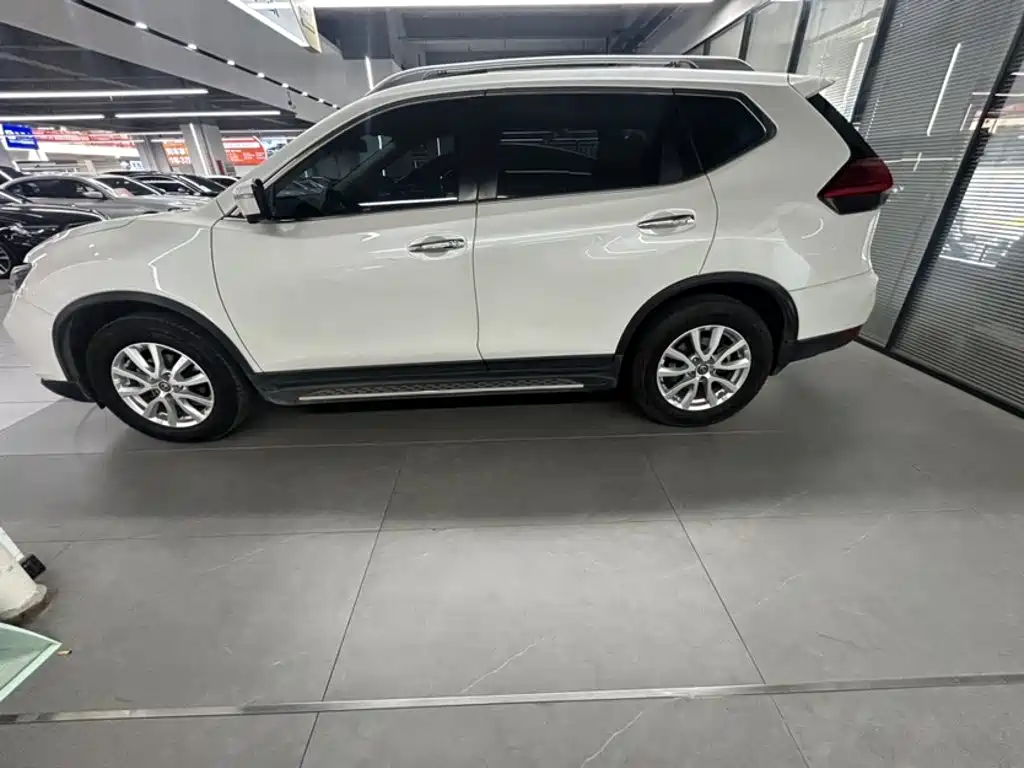 X-Trail 2.0 L CVT Connected Comfort 2 WD