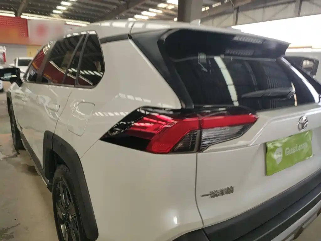 RAV4 2.0 L CVT 4 WD Style Plus
