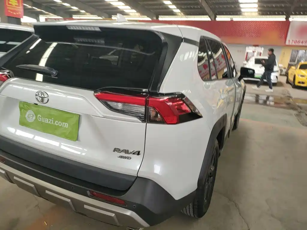 RAV4 2.0 L CVT 4 WD Style Plus