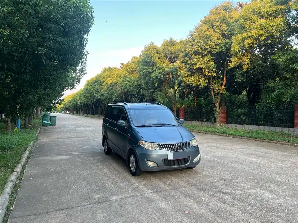 Wuling Hongguang 五菱宏光 2013款 1.5 L 豪华型