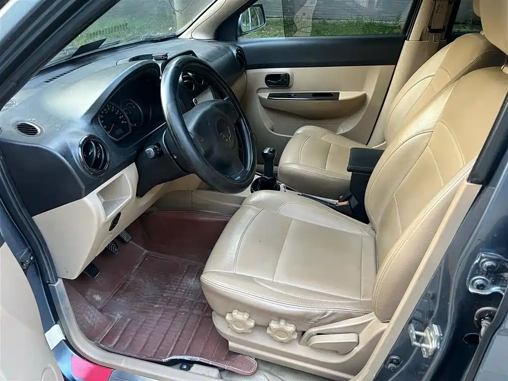 Wuling Hongguang 五菱宏光 2013款 1.5 L 豪华型
