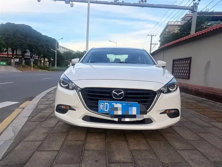 Mazda 3 Axela Sedan 1.5 L Auto Comfort CN-V