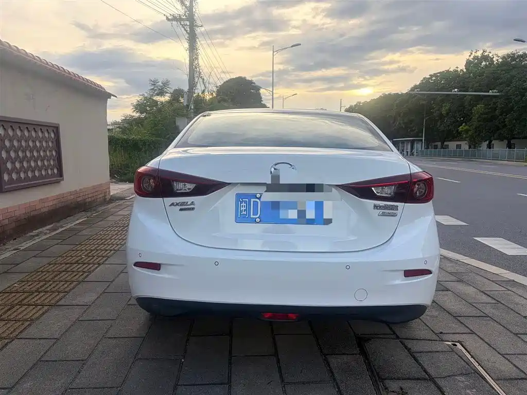 Mazda 3 Axela Sedan 1.5 L Auto Comfort CN-V