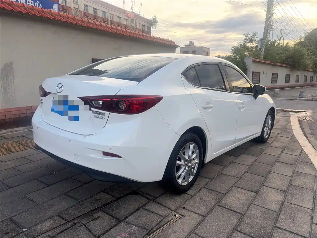 Mazda 3 Axela Sedan 1.5 L Auto Comfort CN-V