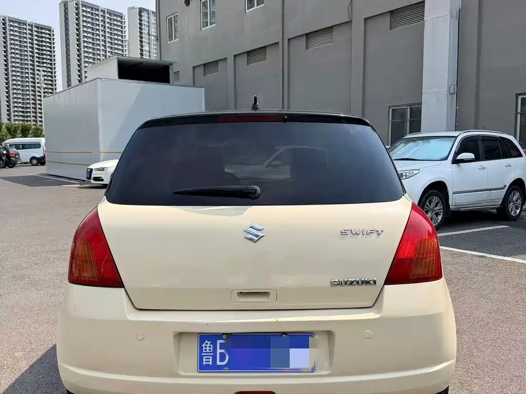 Swift 1.5 L Auto Two-tone Dazzle Sharp