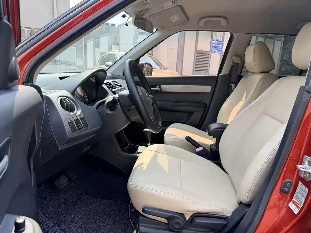 Swift 1.5 L Auto Two-tone Dazzle Sharp