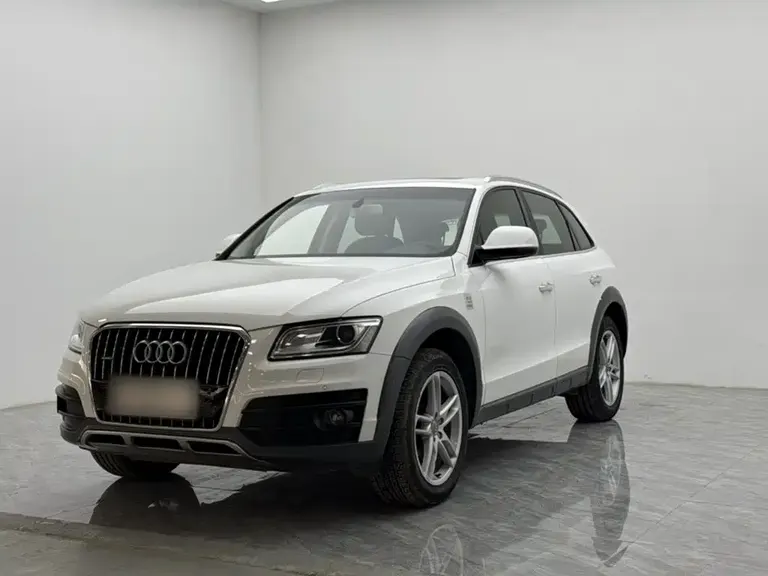 Audi Q5 Plus 40 TFSI Tech