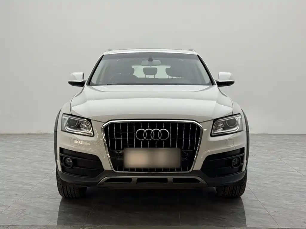Audi Q5 Plus 40 TFSI Tech