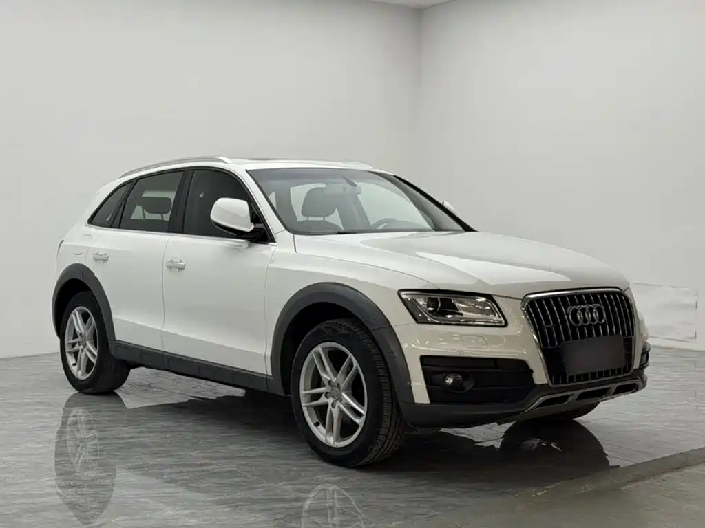 Audi Q5 Plus 40 TFSI Tech