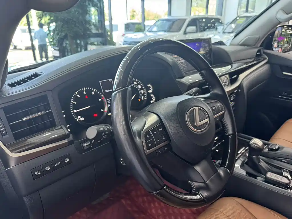 Lexus LX 570 Canada Spec