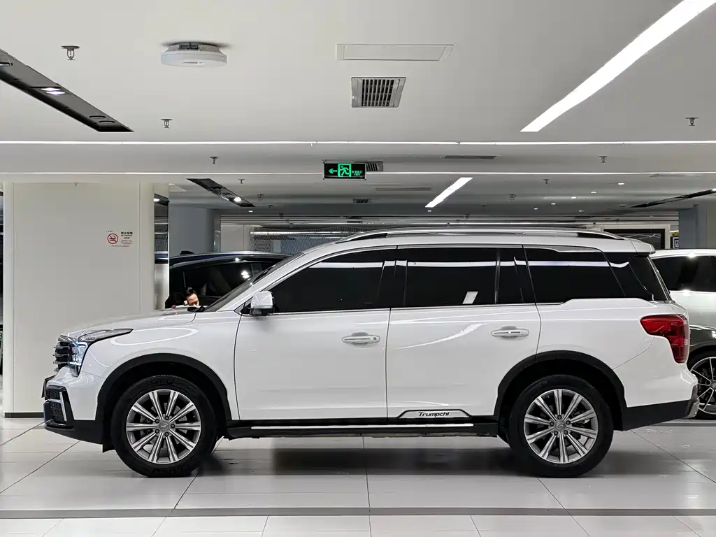 GAC Trumpchi GS8 390 T 2 WD Luxury Connected (7-seat)