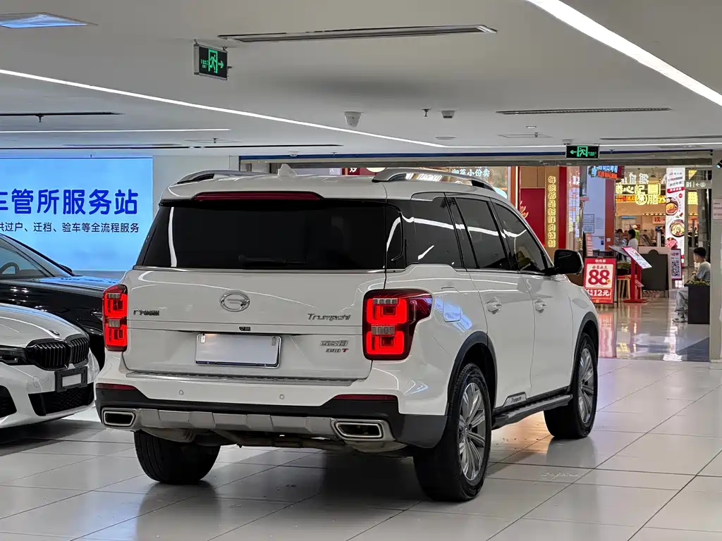 GAC Trumpchi GS8 390 T 2 WD Luxury Connected (7-seat)