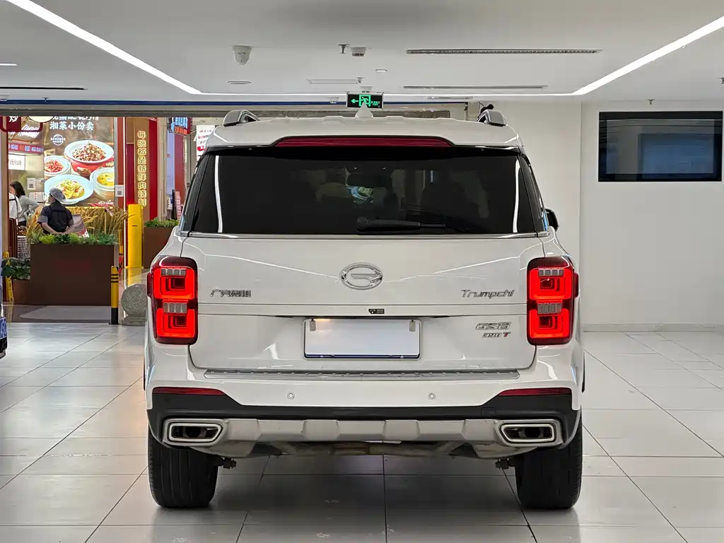 GAC Trumpchi GS8 390 T 2 WD Luxury Connected (7-seat)