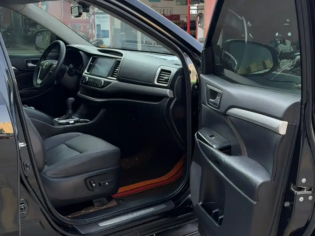 Highlander 2.0 T 4 WD Luxury 7-seat