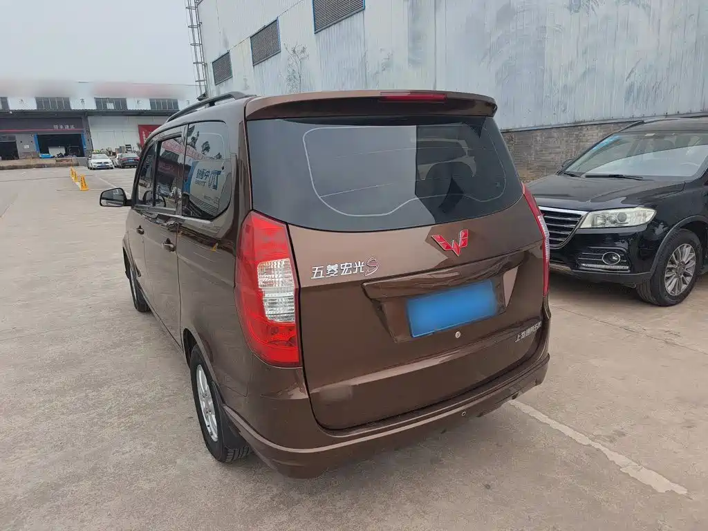 Wuling Hongguang 1.5 L S Standard