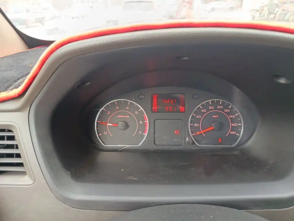 Wuling Rongguang S 1.5 L Basic 5 7-seat
