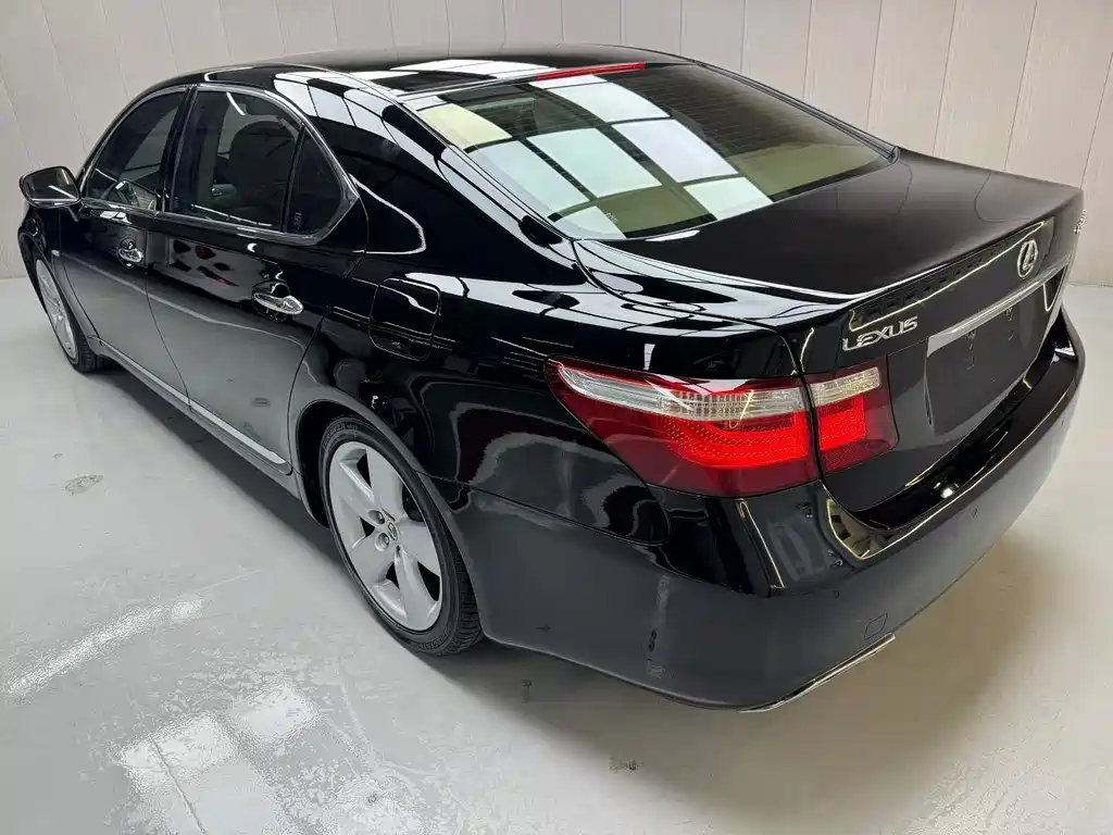 Lexus LS 460 L Distinguished