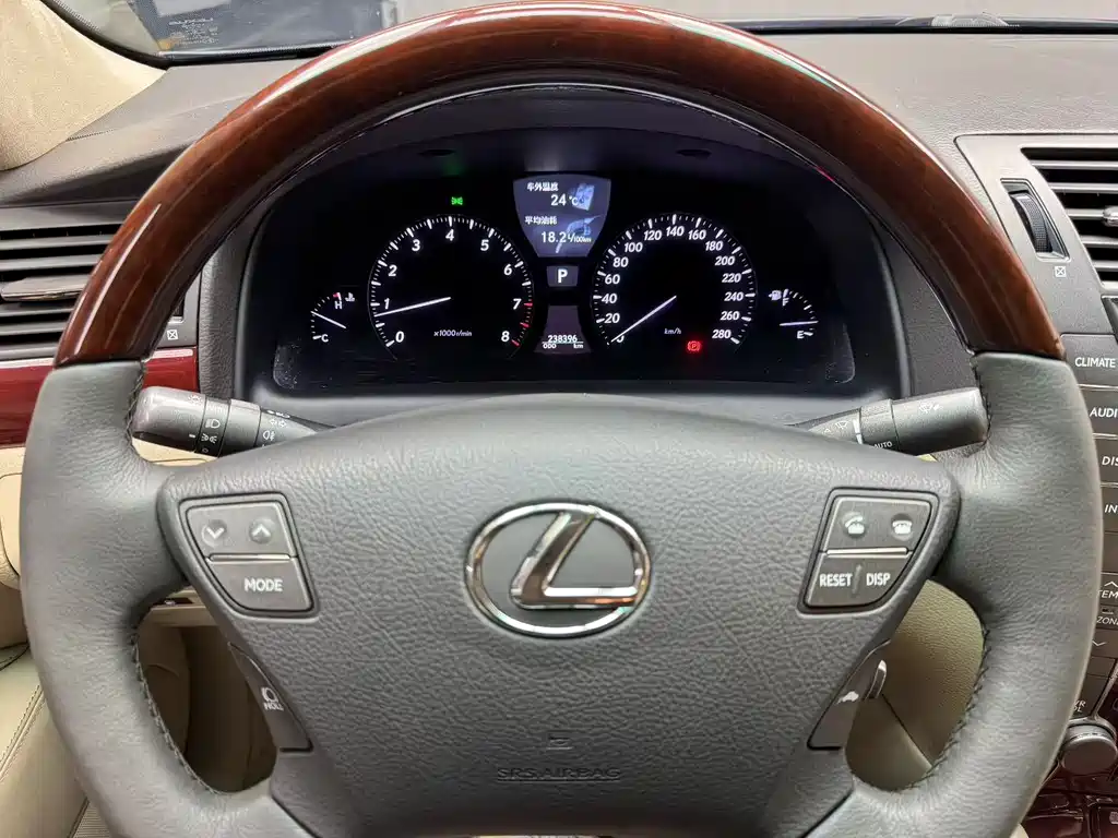 Lexus LS 460 L Distinguished