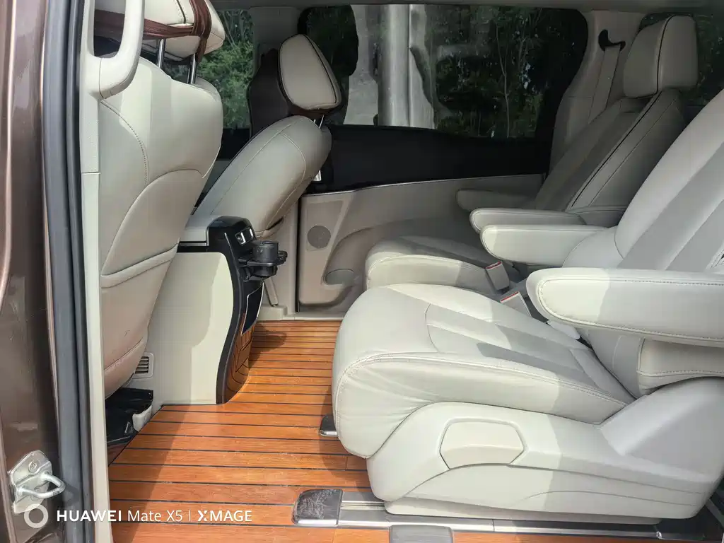 Buick GL8 Land Official Cabin 652 T Luxury