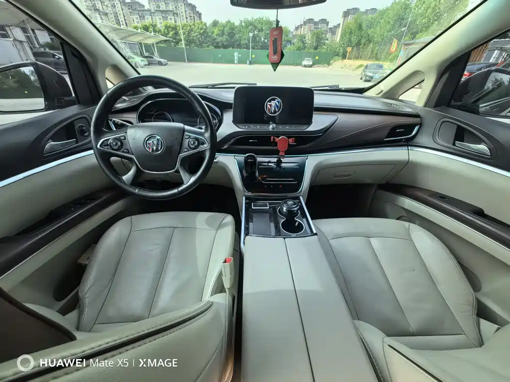 Buick GL8 Land Official Cabin 652 T Luxury