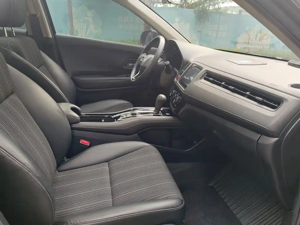 Vezel 1.8 L CVT 2 WD Pioneer