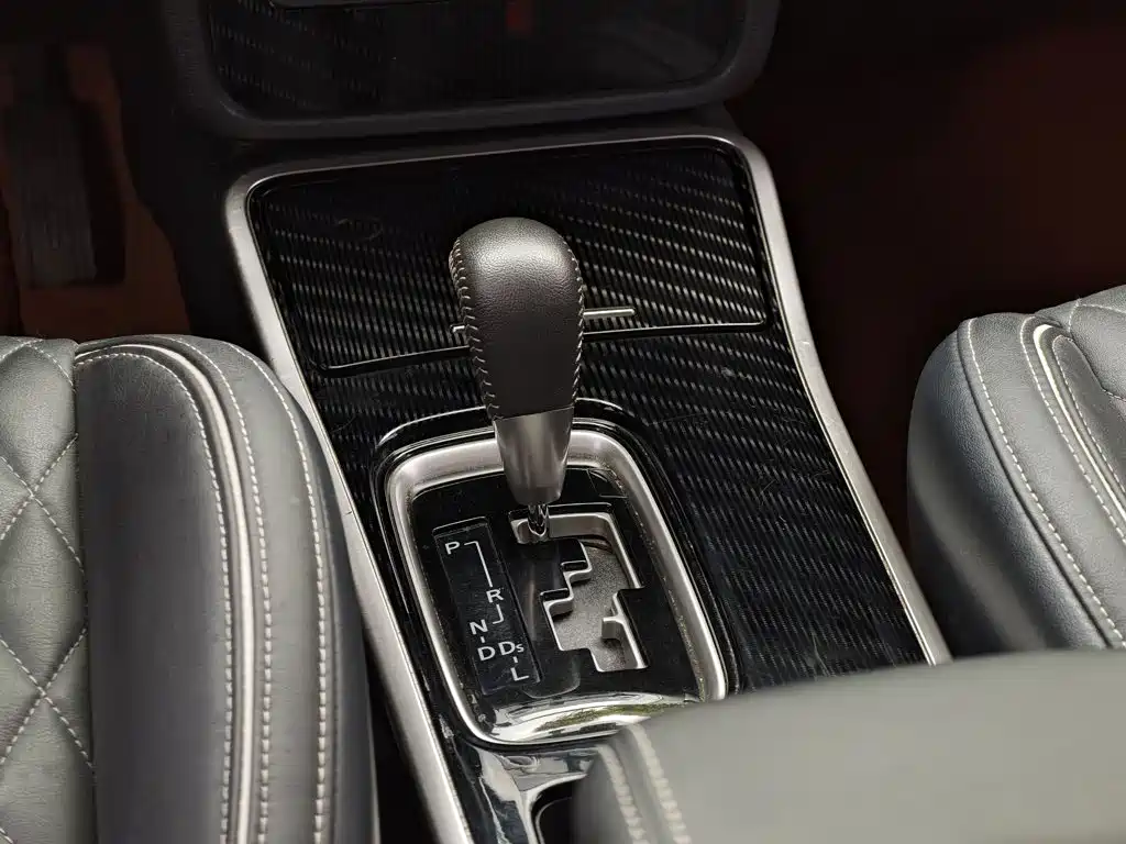 Outlander 2.0 L 2 WD Smooth Enjoyment 7-seat