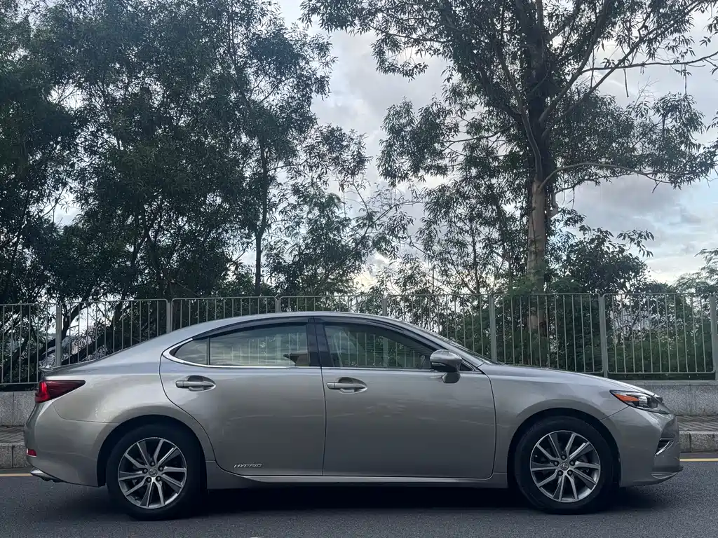Lexus ES 300 h Comfort