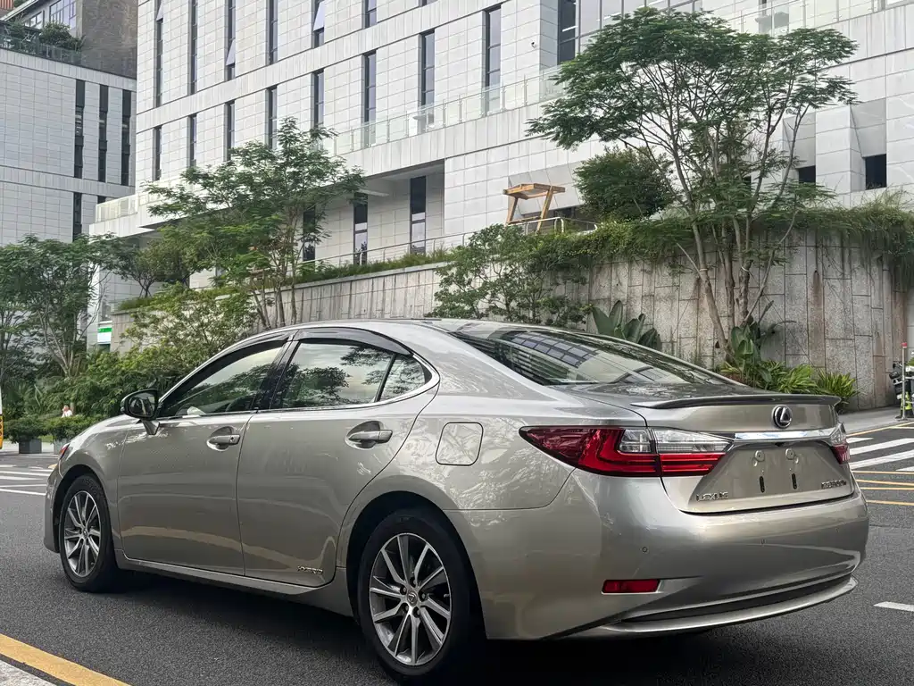 Lexus ES 300 h Comfort
