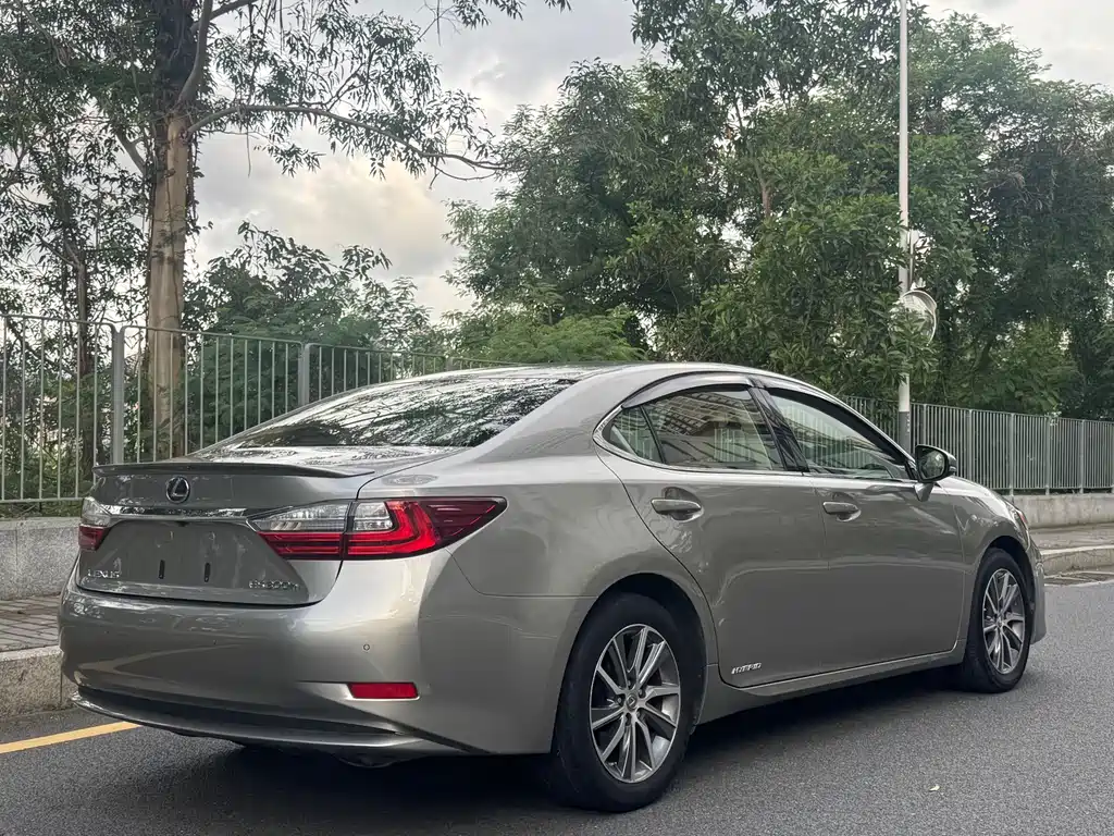 Lexus ES 300 h Comfort