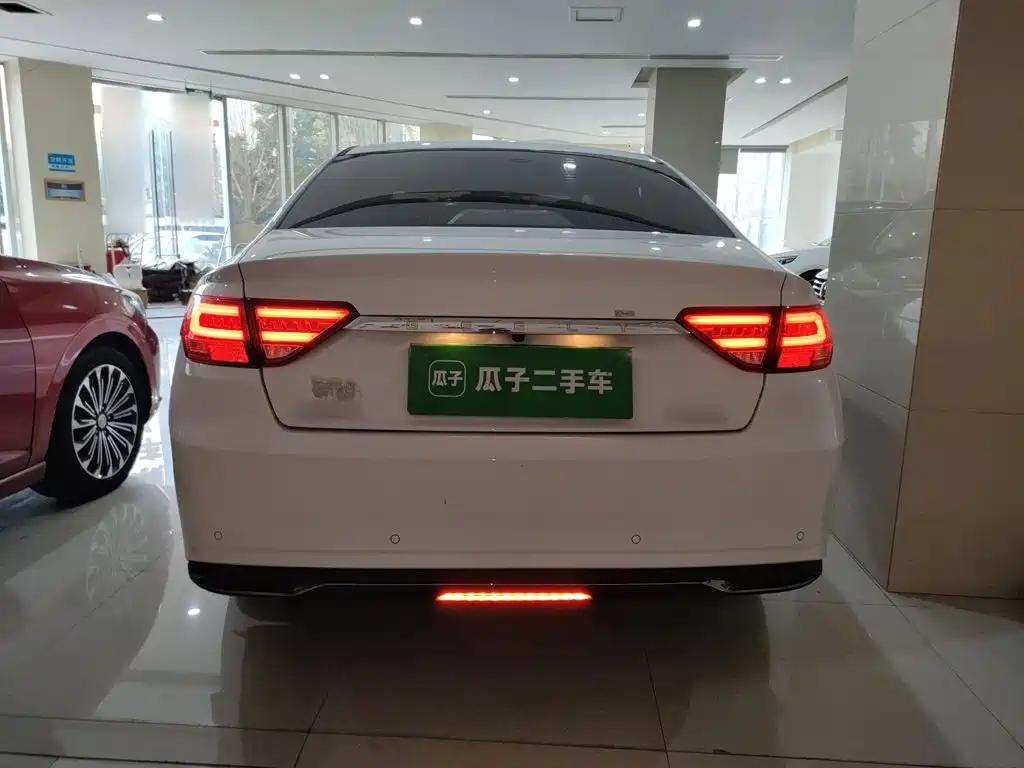 Emgrand GL UP 1.4 T CVT Leading Style